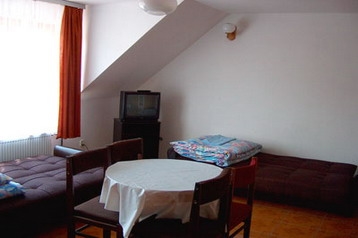 Polonia Privát Łącko, Exteriorul